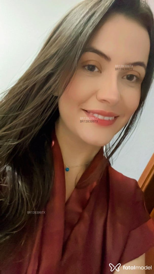 Acompanhante mulher com cabelo castanho de olhos mel em Taubaté Acompanhante mulher com cabelo castanho de olhos mel em Taubaté - Laís Terapeuta