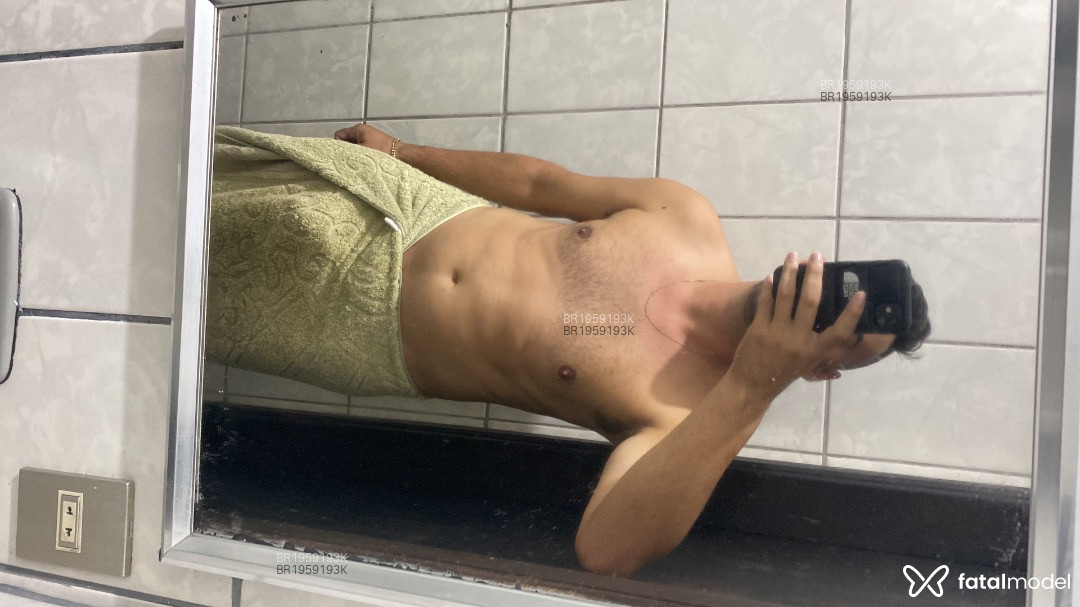 Acompanhante homem morena (o) de olhos castanhos em Itapema - Mathias