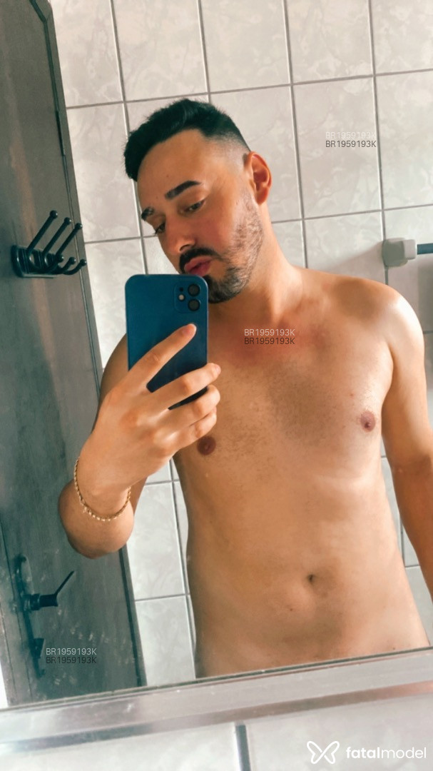 Acompanhante homem morena (o) de olhos castanhos em Itapema - Mathias