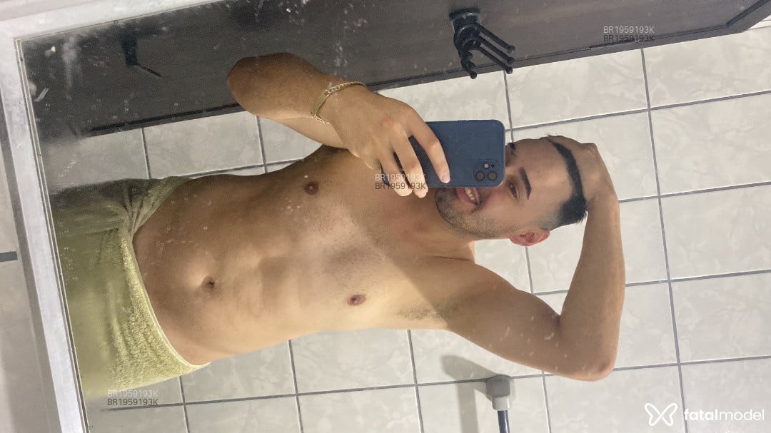 Acompanhante homem morena (o) de olhos castanhos em Itapema - Mathias