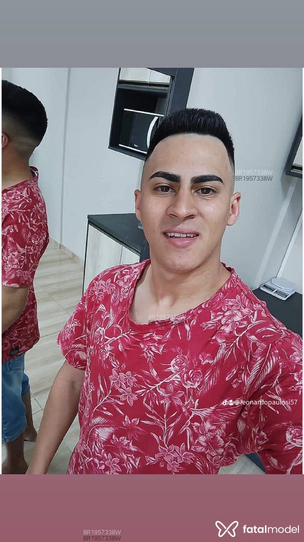 Acompanhante homem morena (o) de olhos castanhos em Cascavel - Lucas