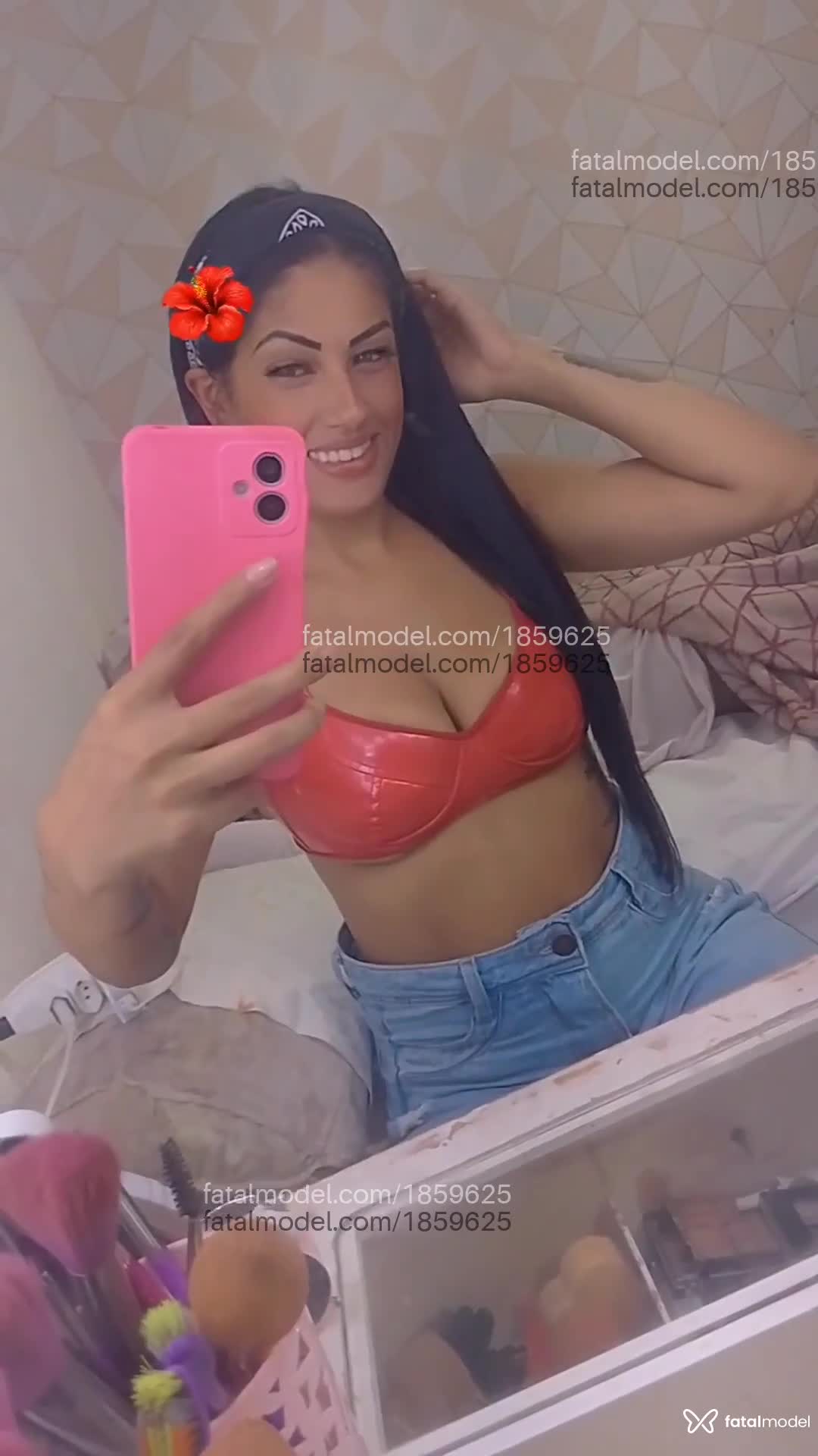Acompanhante mulher morena (o) de olhos pretos em Virtual Acompanhante mulher morena (o) de olhos pretos em Virtual - Tiffy
