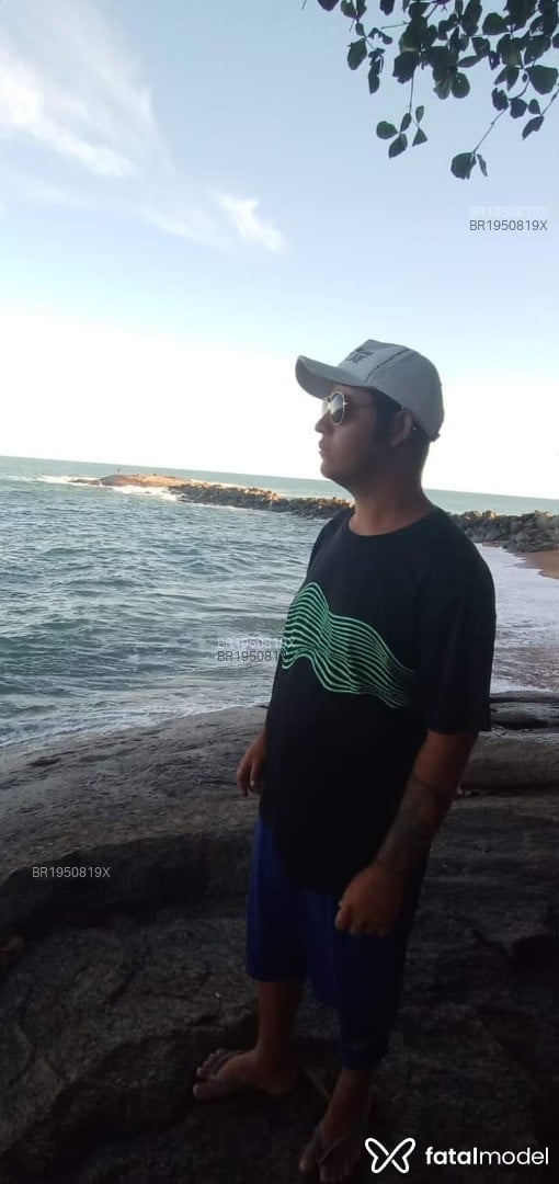 Acompanhante homem loira (o) de olhos verdes - Russo Oliver