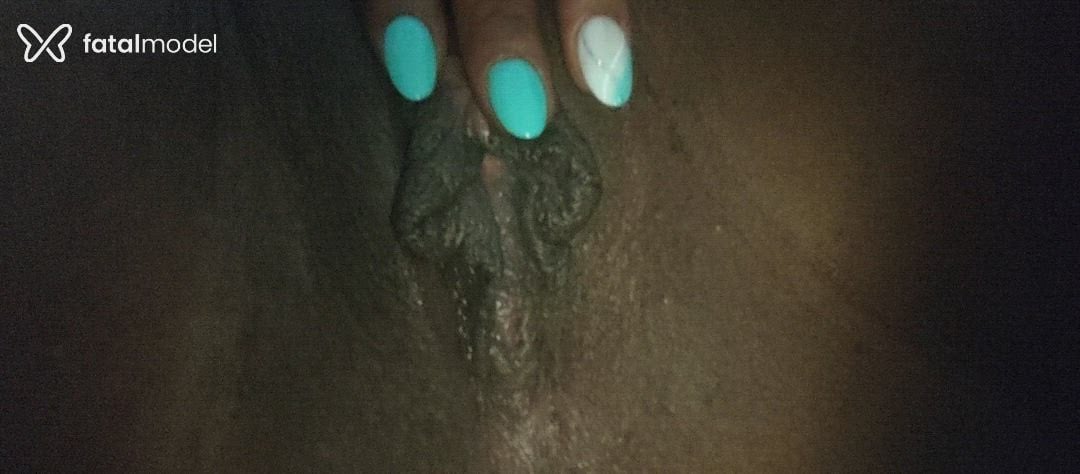 Acompanhante mulher morena (o) de olhos pretos - Cacau Dias