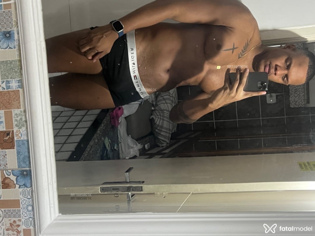 Acompanhante homem morena (o) de olhos pretos em Rio de Janeiro Acompanhante homem morena (o) de olhos pretos em Rio de Janeiro - Henrique