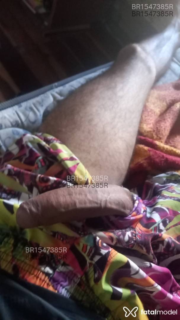 Acompanhante homem morena (o) de olhos castanhos em Guarapuava - MAGRODOT