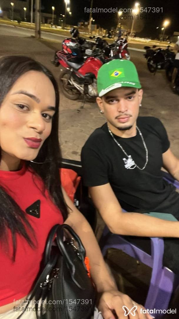 Acompanhante travesti morena (o) de olhos castanhos - Casalhot