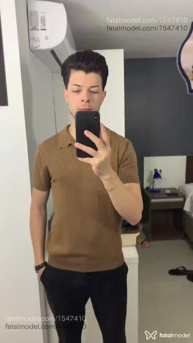 Acompanhante homem com cabelo castanho de olhos castanhos em Camboriú - Dylan