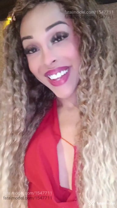 Acompanhante travesti com cabelo castanho de olhos castanhos em Paracatu Acompanhante travesti com cabelo castanho de olhos castanhos em Paracatu - Sophia