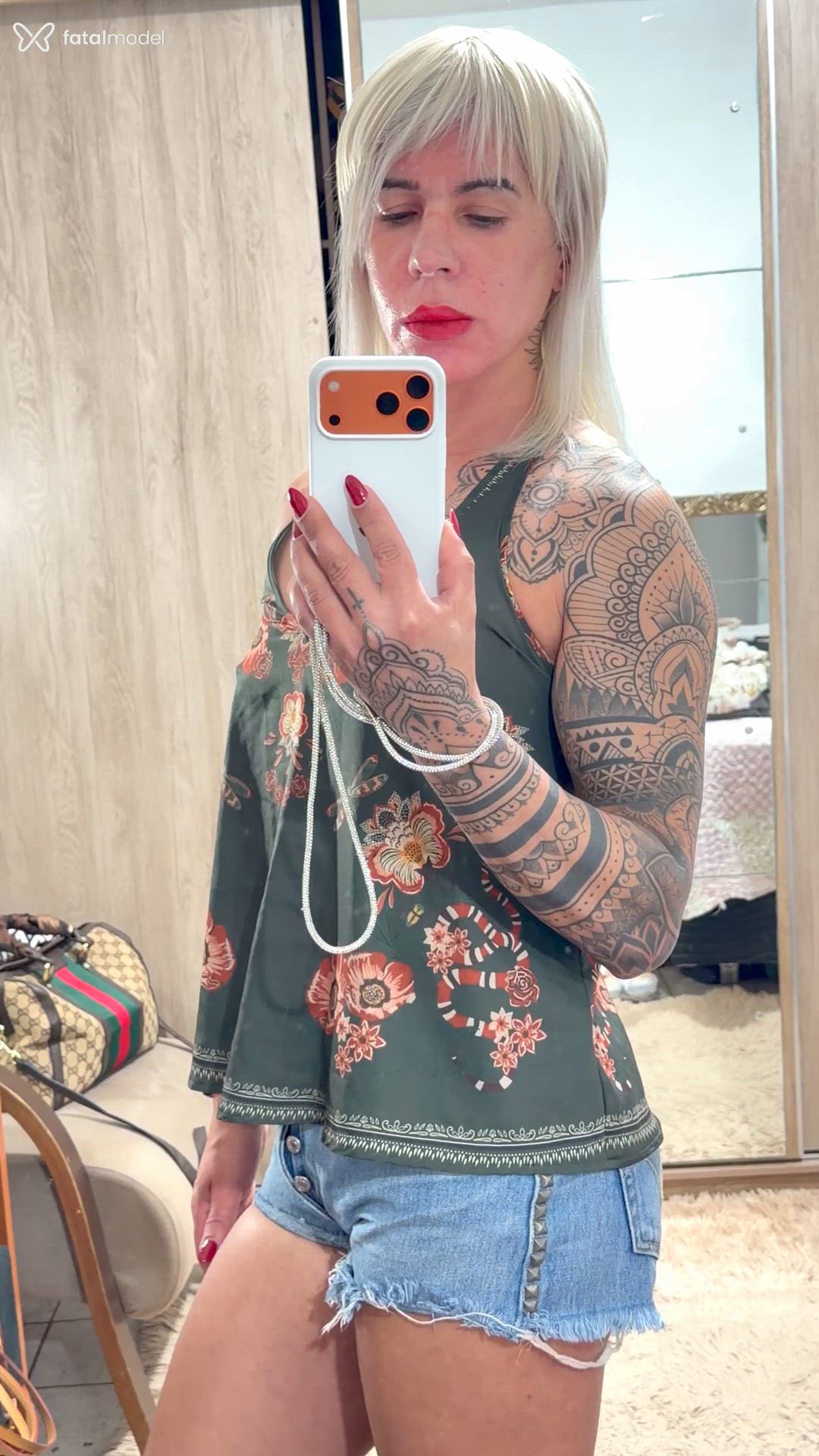 Acompanhante mulher trans loira (o) de olhos castanhos - Soberana Fabydomme Acompanhante mulher trans loira (o) de olhos castanhos - Soberana Fabydomme
