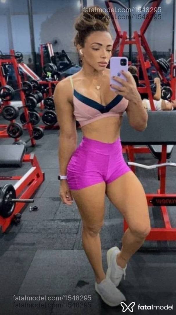 Acompanhante mulher com cabelo castanho de olhos castanhos - Gisely Ceará