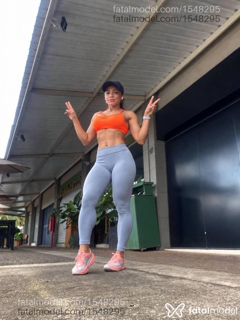 Acompanhante mulher com cabelo castanho de olhos castanhos - Gisely Ceará