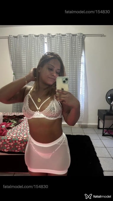 Acompanhante mulher com cabelo colorido de olhos castanhos - Manu Acompanhante mulher com cabelo colorido de olhos castanhos - Manu