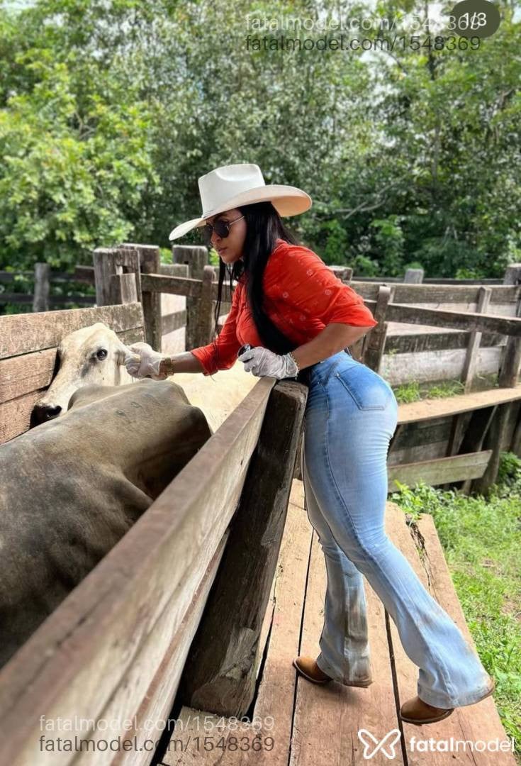 Acompanhante mulher morena (o) de olhos castanhos - Dandara Silva
