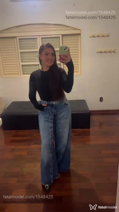 Acompanhante mulher com cabelo castanho de olhos castanhos em Votuporanga Acompanhante mulher com cabelo castanho de olhos castanhos em Votuporanga - Gabrielle