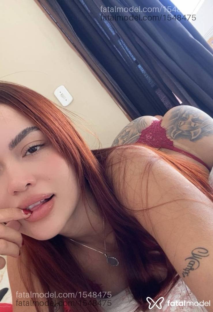 Acompanhante mulher ruiva (o) de olhos castanhos - Zoe