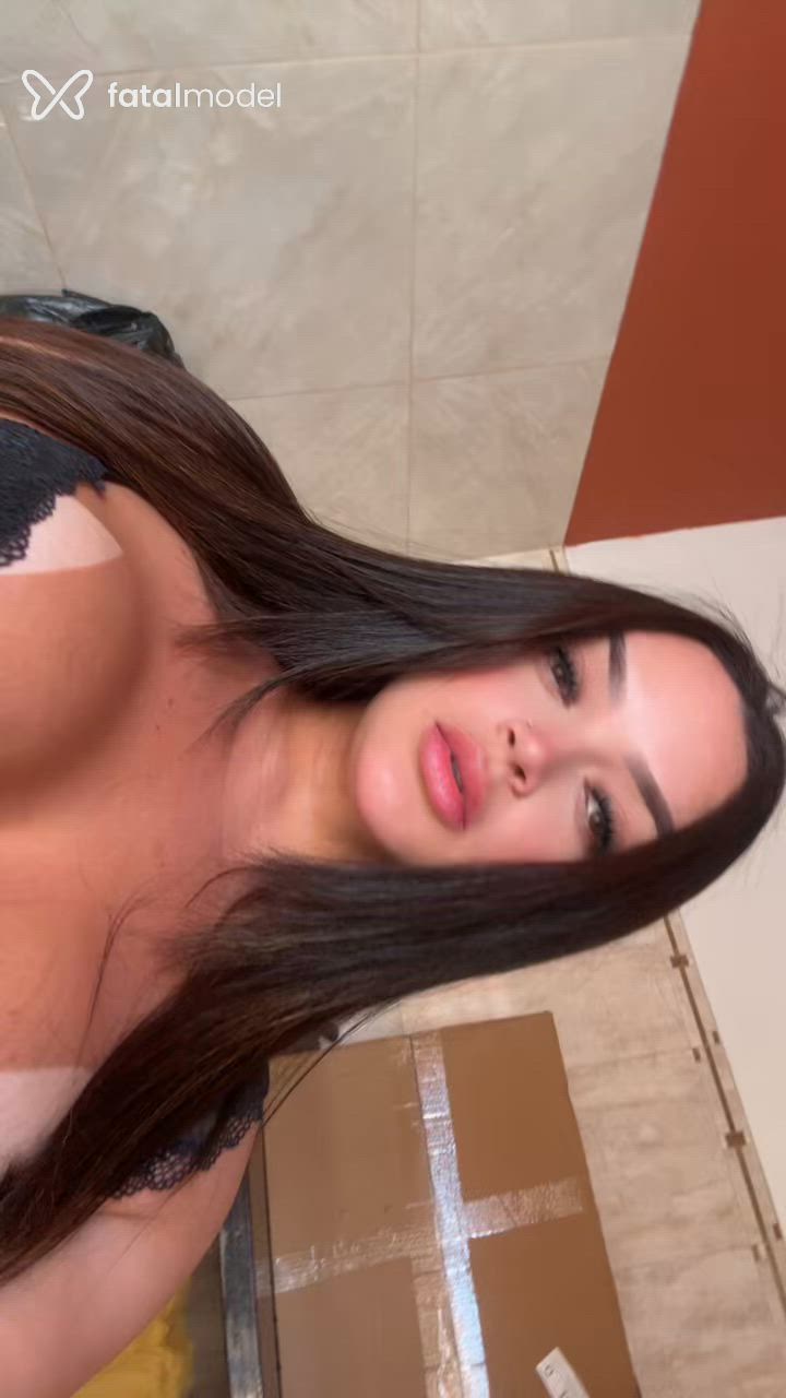Acompanhante mulher com cabelo colorido de olhos mel - JULIANNA RANGEL