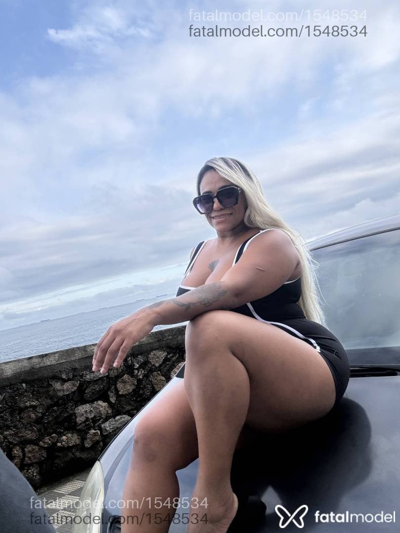 Acompanhante mulher loira (o) de olhos castanhos - Walesca Popohot