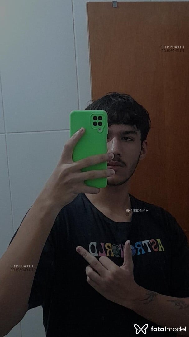 Acompanhante homem com cabelo castanho de olhos castanhos em Goiânia - Dgg