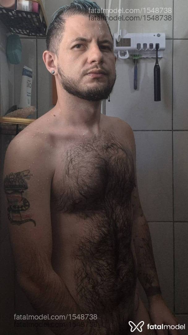 Acompanhante homem com cabelo colorido de olhos castanhos - TOM BORBA