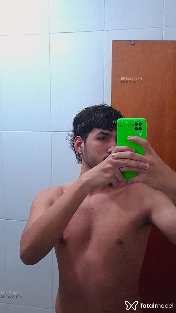 Acompanhante homem com cabelo castanho de olhos castanhos em Goiânia - Dgg