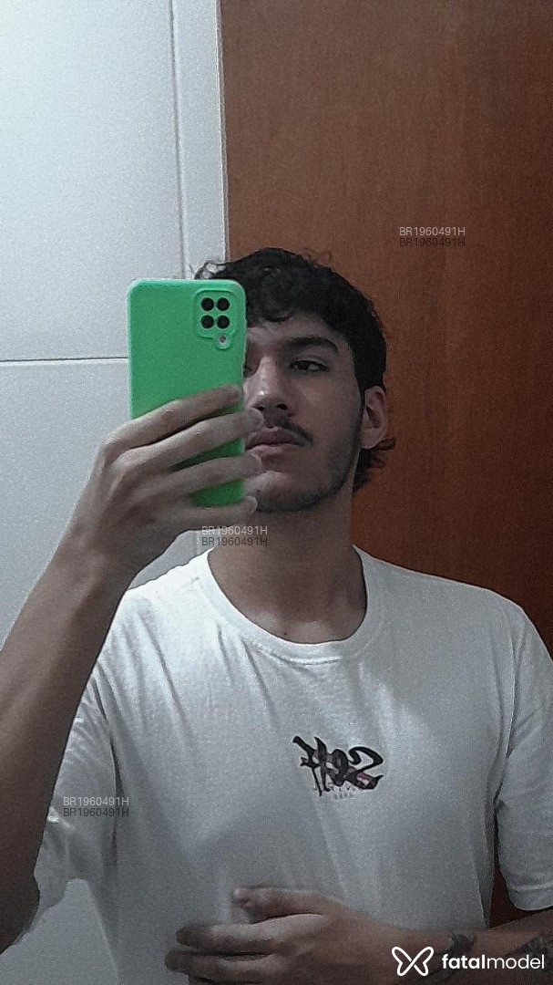Acompanhante homem com cabelo castanho de olhos castanhos em Goiânia - Dgg
