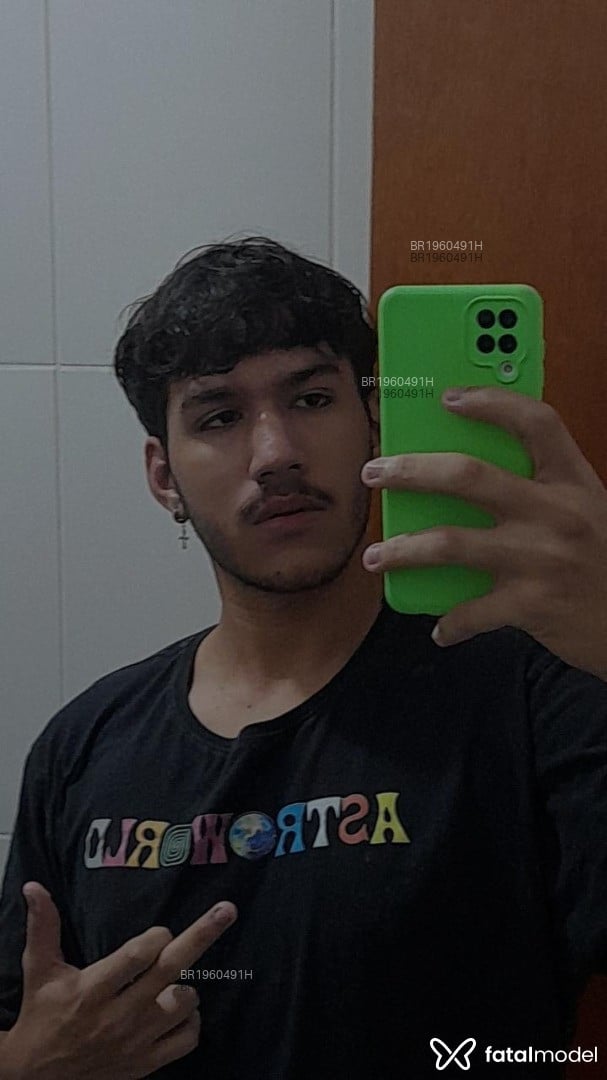 Acompanhante homem com cabelo castanho de olhos castanhos em Goiânia - Dgg