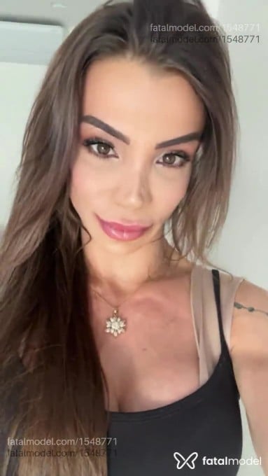 Acompanhante mulher trans loira (o) de olhos castanhos - Alannis