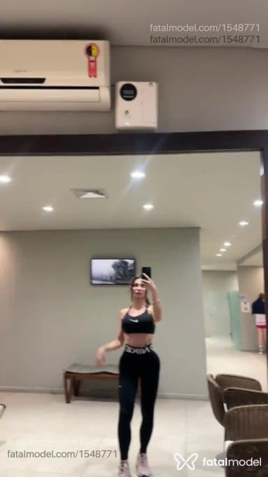 Acompanhante mulher trans loira (o) de olhos castanhos - Alannis