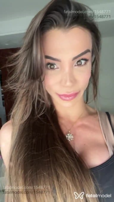 Acompanhante mulher trans loira (o) de olhos castanhos - Alannis