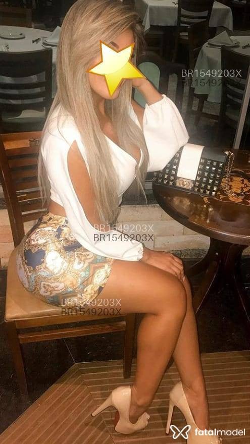 Acompanhante mulher com cabelo castanho de olhos mel em Rio Grande Acompanhante mulher com cabelo castanho de olhos mel em Rio Grande - Mel Santiago