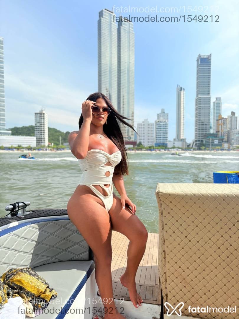 Acompanhante mulher trans morena (o) de olhos castanhos em Balneário Camboriú - Júlia Almeida