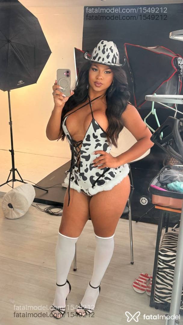 Acompanhante mulher trans morena (o) de olhos castanhos em Balneário Camboriú - Júlia Almeida