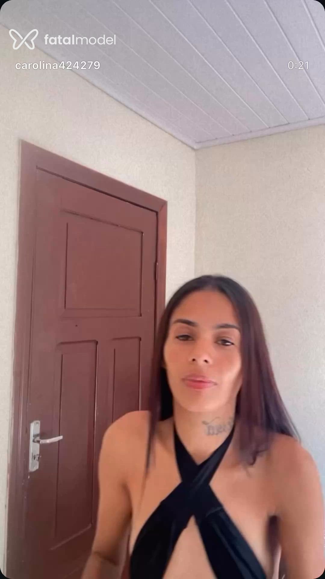Acompanhante mulher morena (o) de olhos castanhos - Carolina