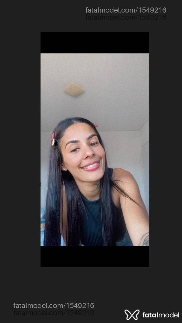Acompanhante mulher morena (o) de olhos castanhos - Carolina