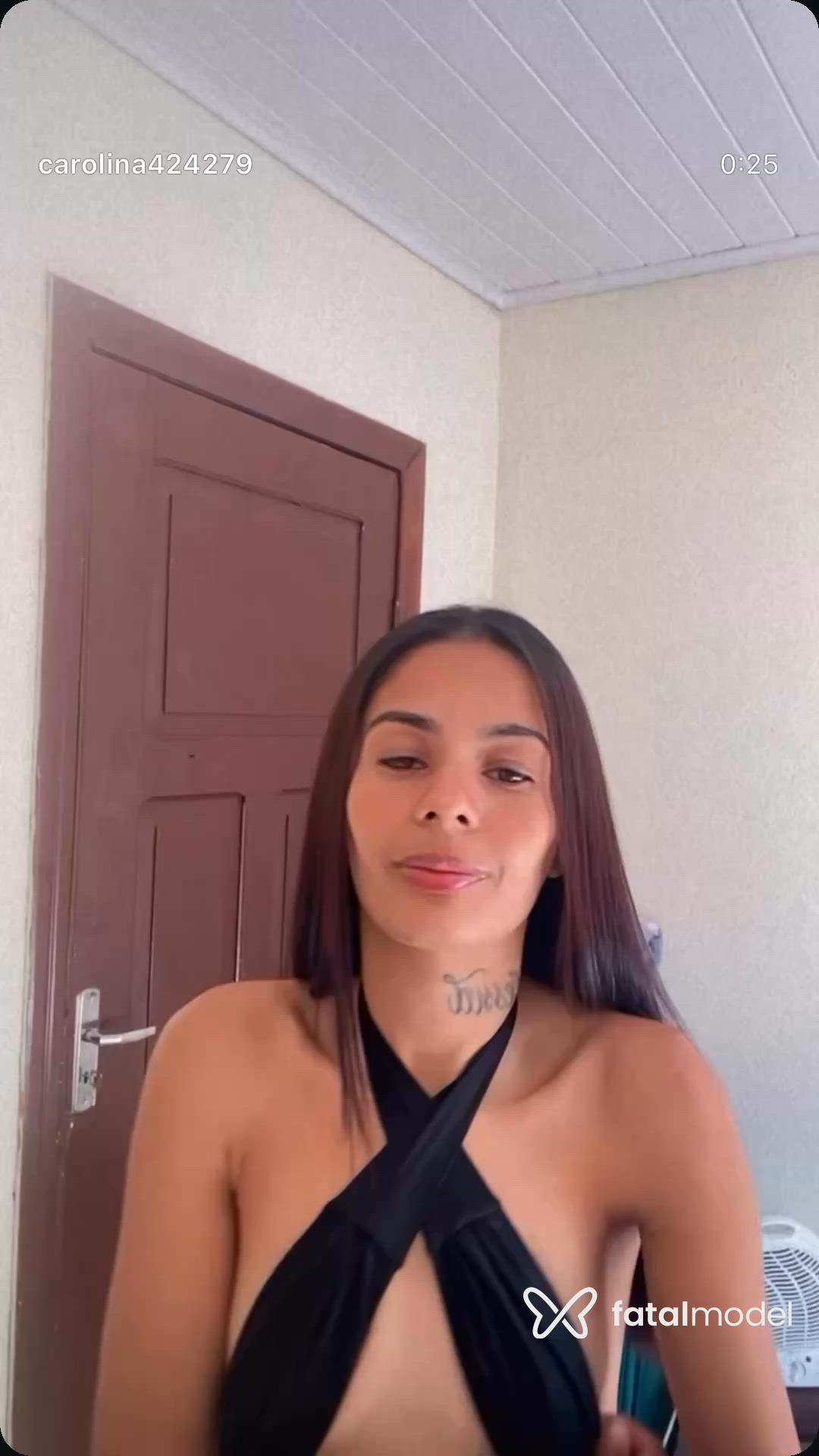 Acompanhante mulher morena (o) de olhos castanhos - Carolina