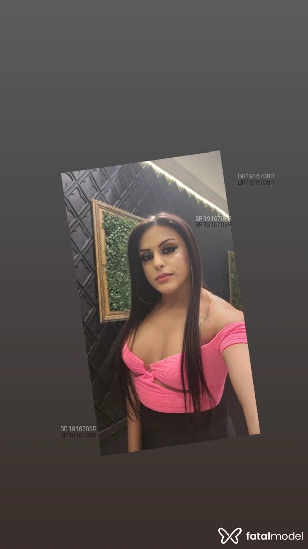 Acompanhante mulher trans com cabelo castanho de olhos castanhos em Balneário Camboriú - Yasmin