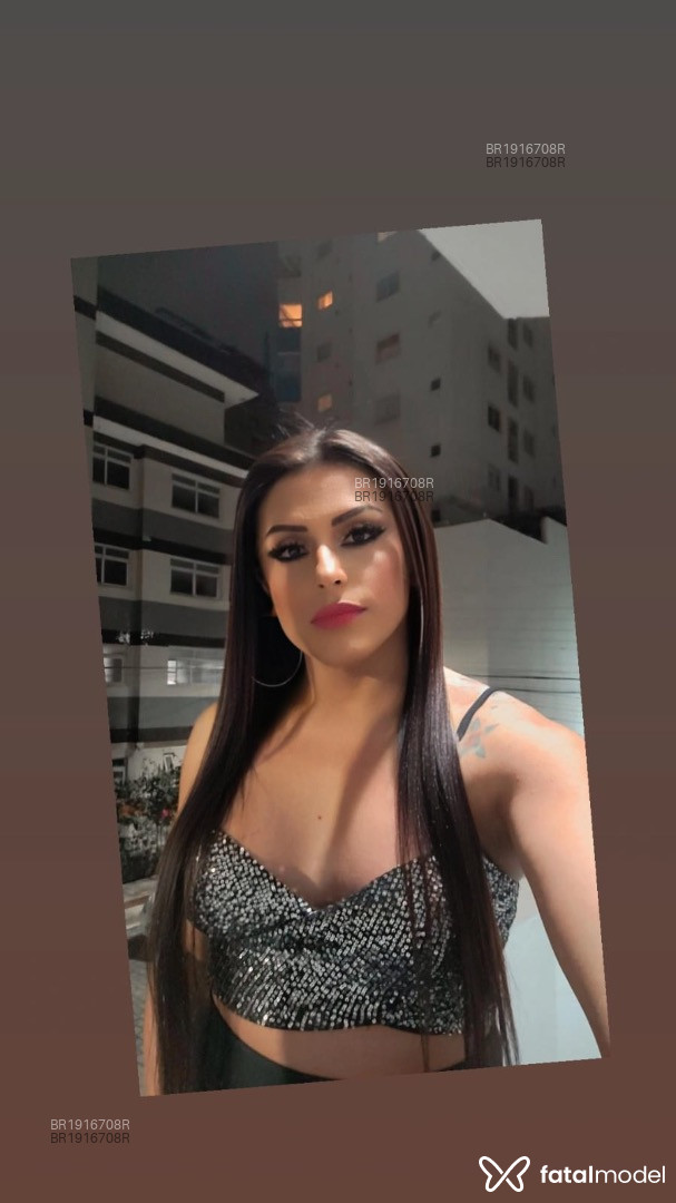 Acompanhante mulher trans com cabelo castanho de olhos castanhos em Balneário Camboriú - Yasmin