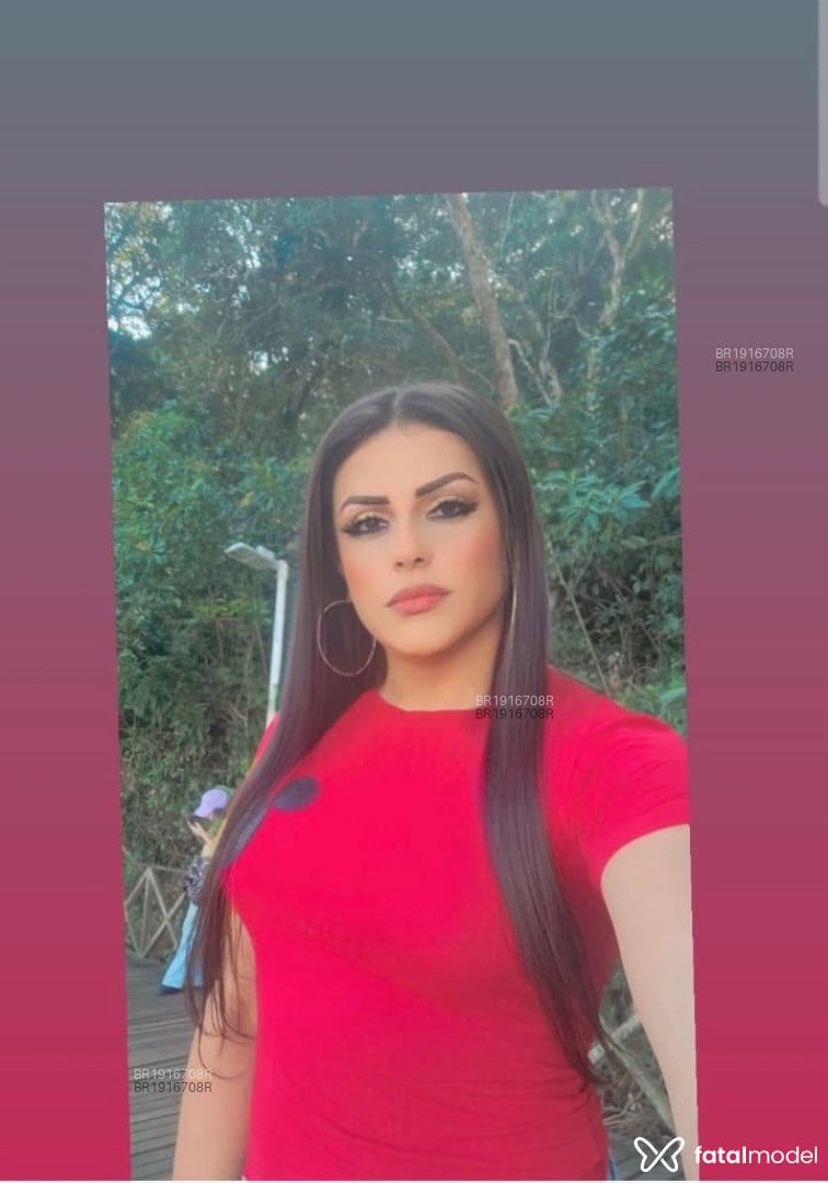 Acompanhante mulher trans com cabelo castanho de olhos castanhos em Balneário Camboriú - Yasmin