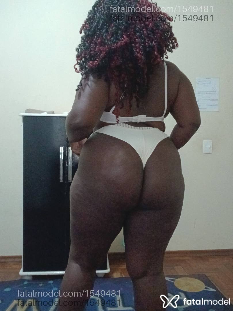 Acompanhante mulher com cabelo colorido de olhos pretos em Petrópolis - Nicolee