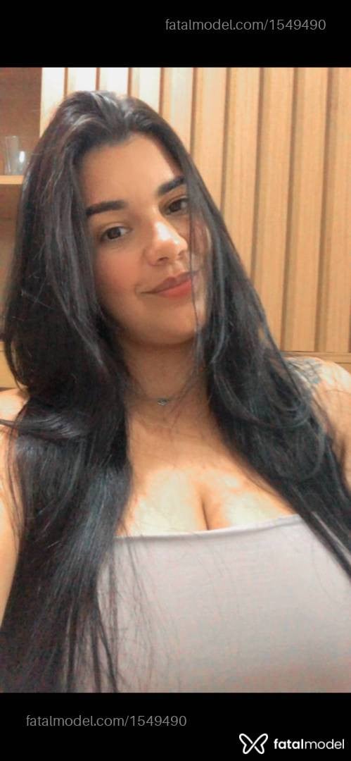 Acompanhante mulher morena (o) de olhos castanhos - Julia Viena