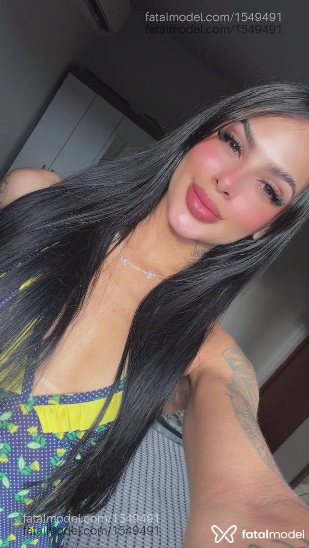 Acompanhante mulher morena (o) de olhos castanhos - Tália Montenegro