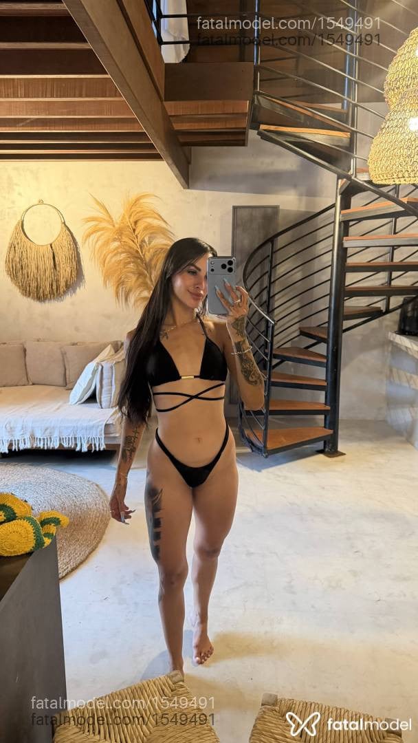 Acompanhante mulher morena (o) de olhos castanhos - Tália Montenegro