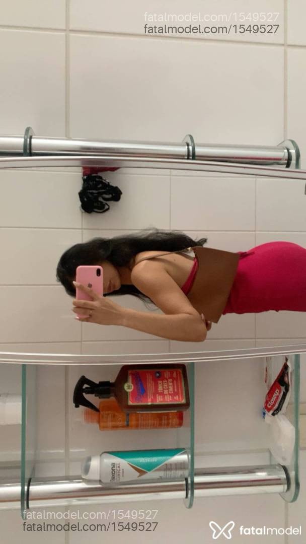 Acompanhante mulher com cabelo castanho de olhos castanhos - Lola