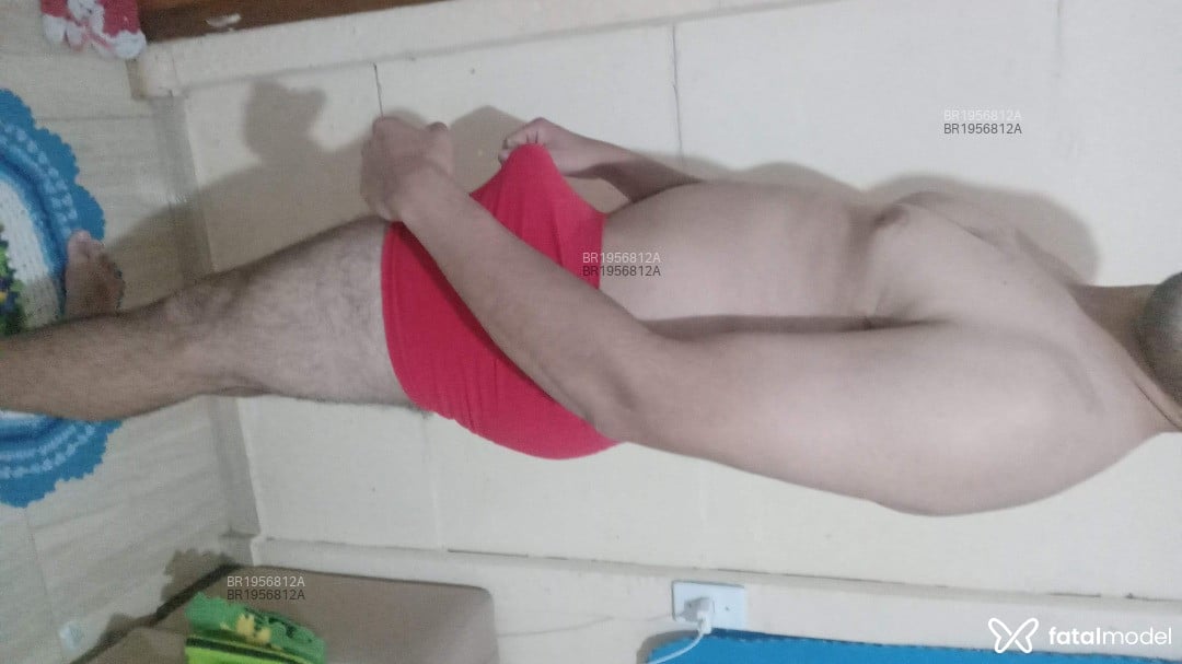 Acompanhante homem com cabelo castanho de olhos pretos em Guarapuava - AmanteDoPrazer