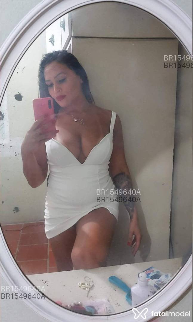 Acompanhante mulher com cabelo castanho de olhos castanhos - Malu