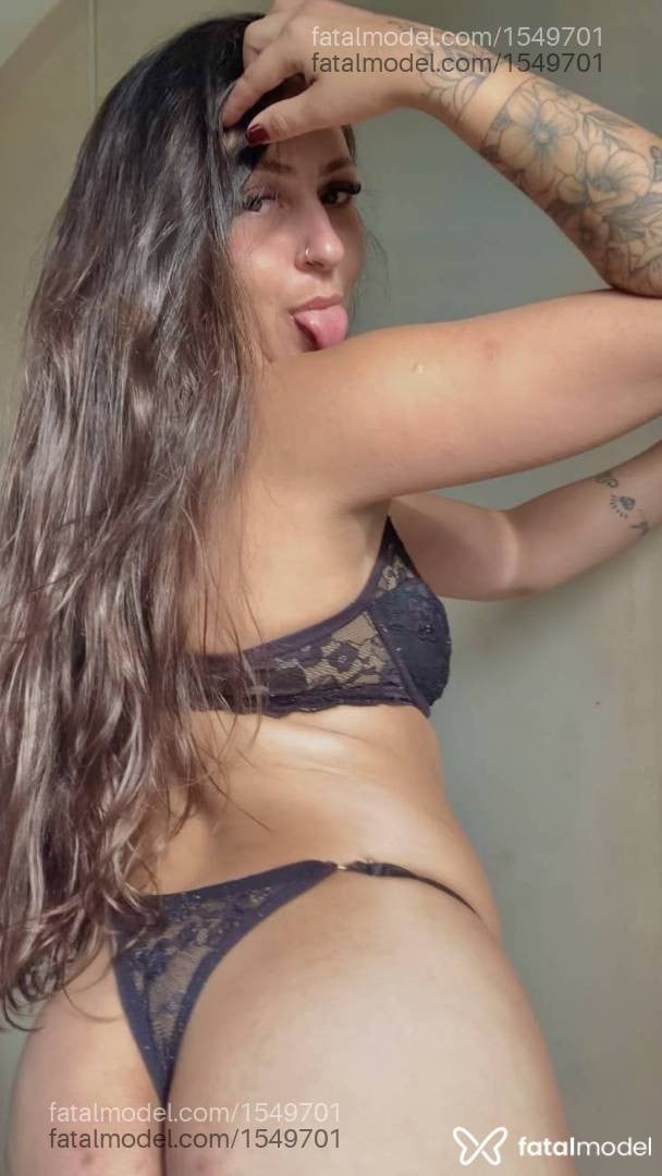 Acompanhante mulher com cabelo castanho de olhos castanhos - Ninna Zarovah