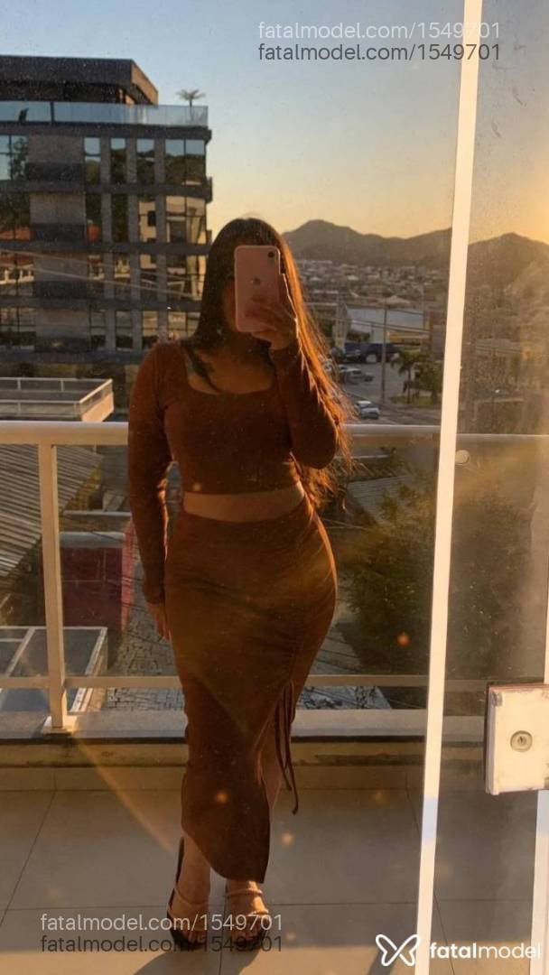 Acompanhante mulher com cabelo castanho de olhos castanhos - Ninna Zarovah