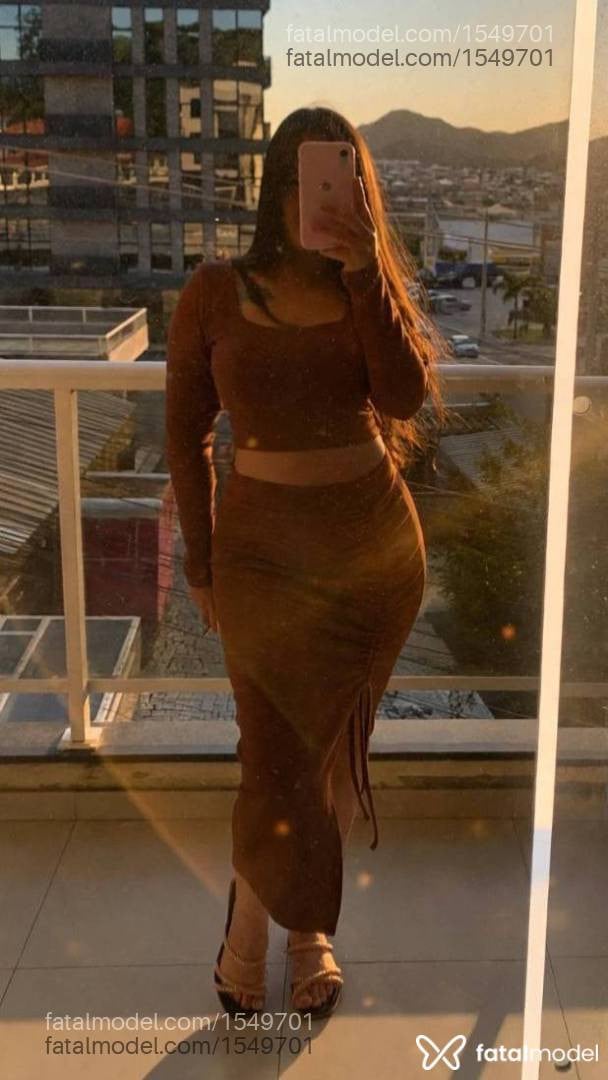 Acompanhante mulher com cabelo castanho de olhos castanhos - Ninna Zarovah