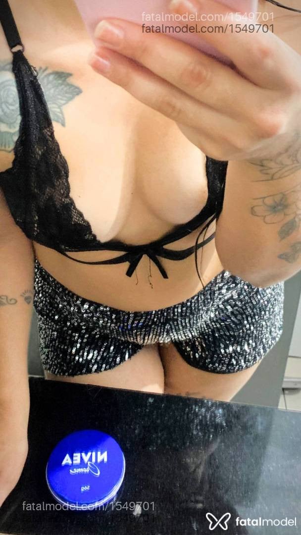 Acompanhante mulher com cabelo castanho de olhos castanhos - ísis Albuquerque